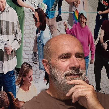 Landkarten der Zukunft e.V. eröffnet neue Perspektiven auf Krisen, Veränderung und Zukunft – für Menschen, Teams und Organisationen. Wir machen verborgene Muster und Dynamiken sichtbar und schaffen Orientierung für stimmige nächste Schritte.